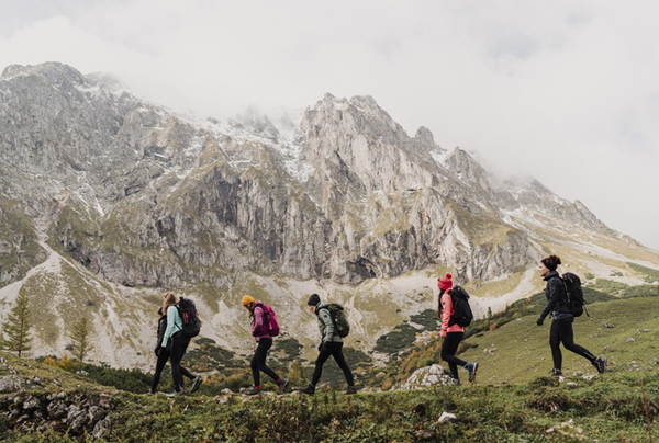UNITED WE HIKE JACK WOLFSKIN