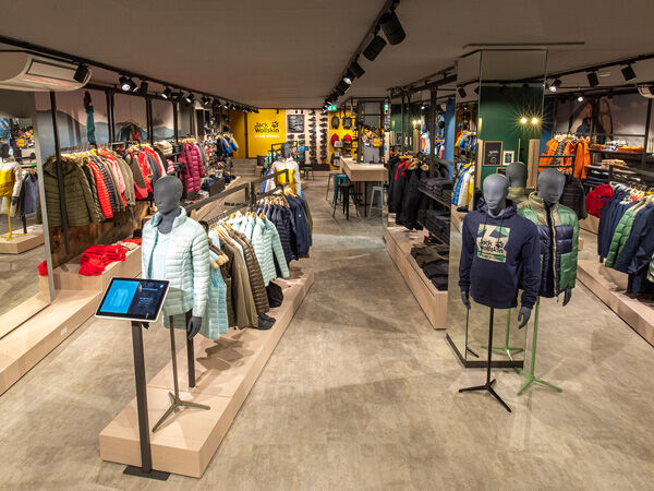 JACK WOLFSKIN STORE: Düsseldorf, 20 – JACK WOLFSKIN