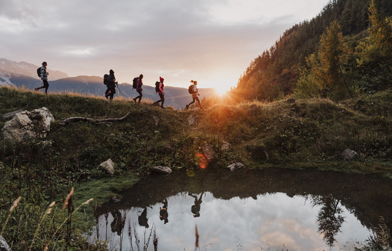 UNITED WE HIKE JACK WOLFSKIN