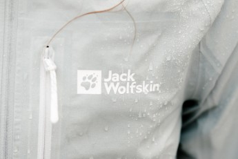 Washing a rain jacket: how to clean your waterproof apparel correctly